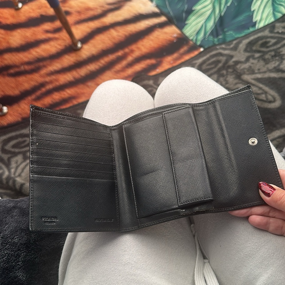 Prada Black Saffiano Leather Wallet damaged - Picture 8 of 13